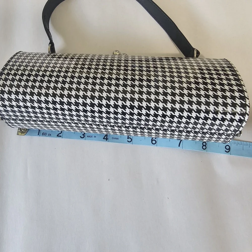 Vintage Style Houndstooth Kiss Lock Handbag Black White Cylinder Top Handle‎ Bag